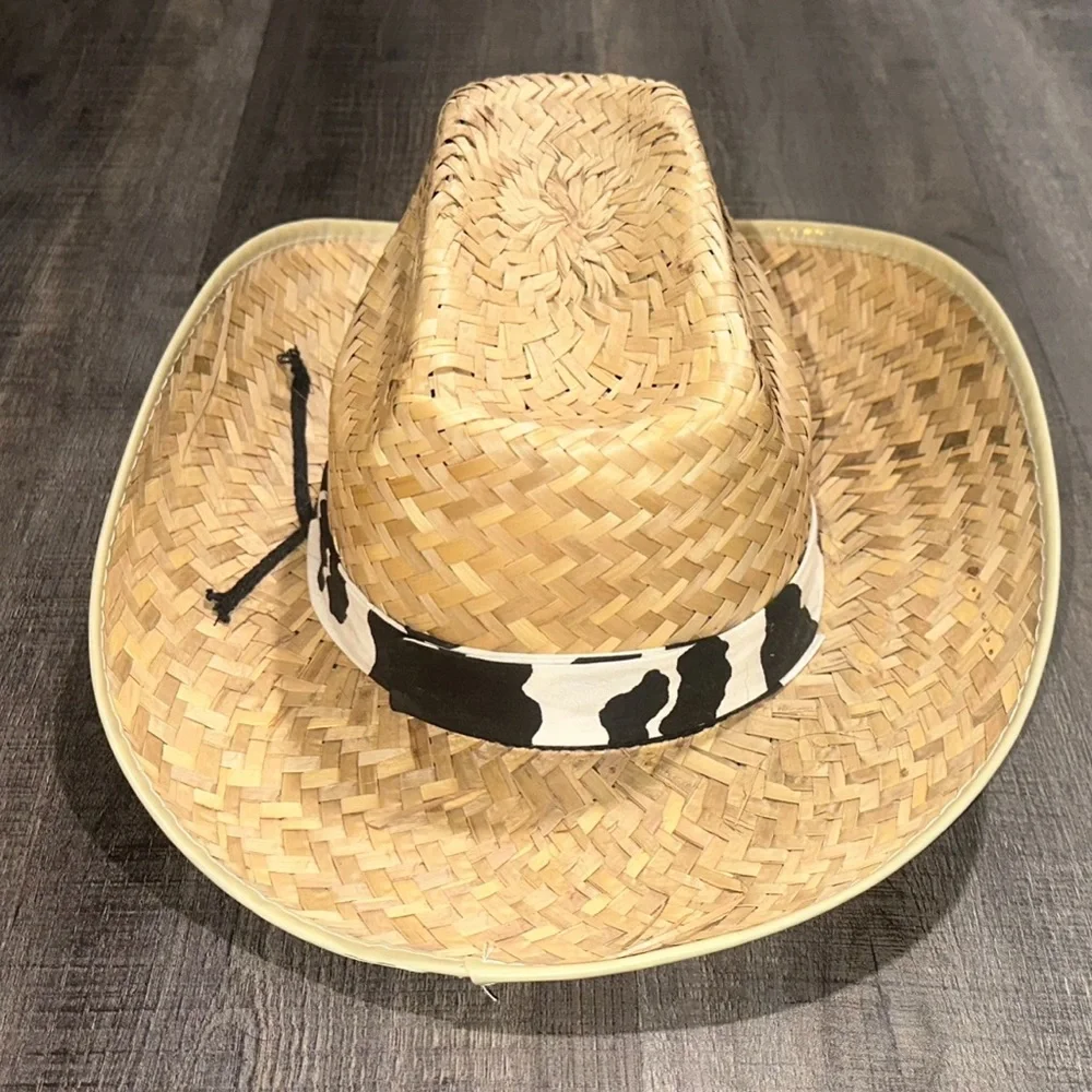 💞 Straw Cowboy Hat with Black and White Cow Print Band